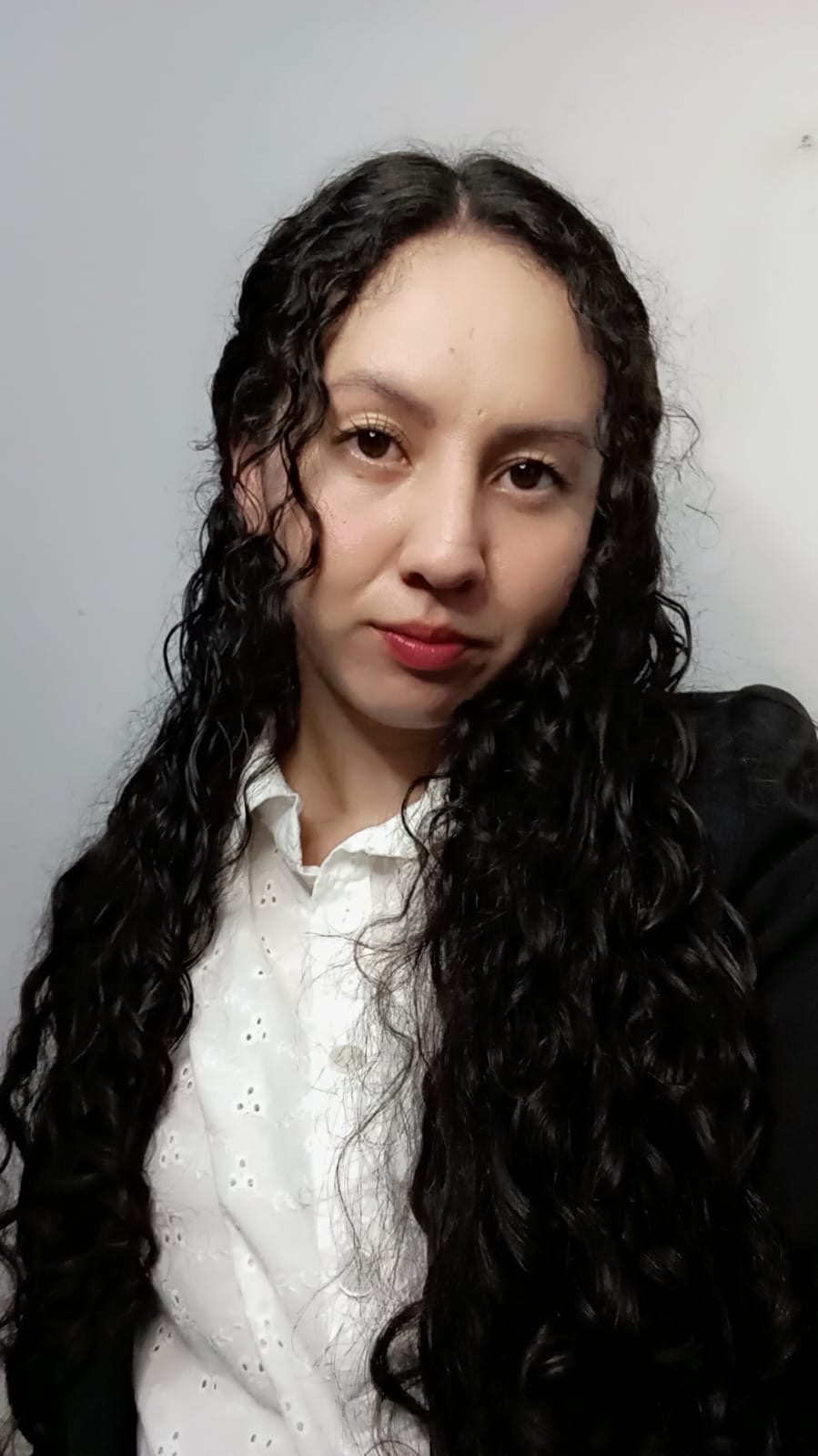 Maria Izabela - Perfil Editorial